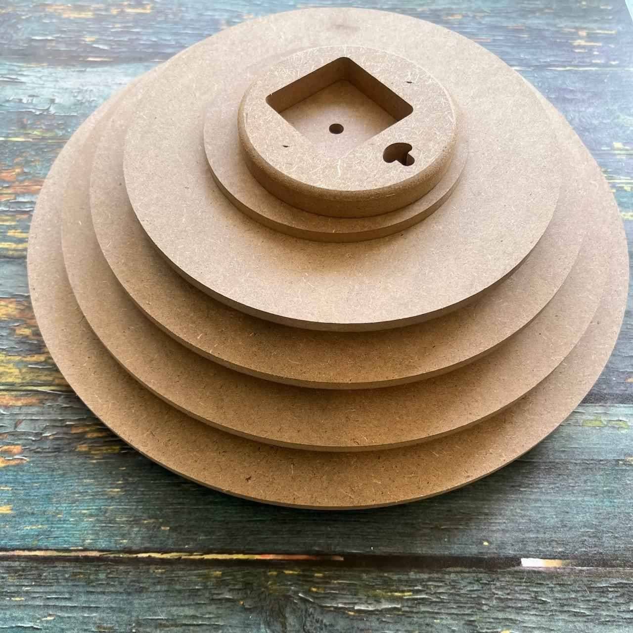 چند عدد چوب ساعت گرد روی هم از نمای بالا