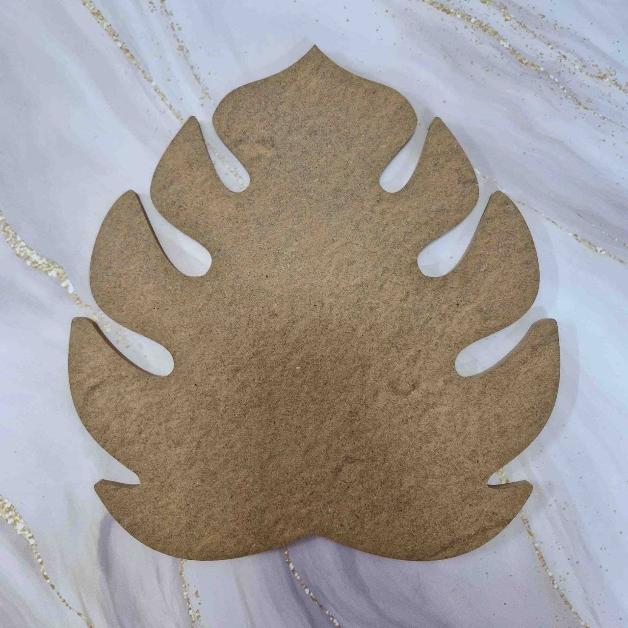 برگ انجیر چوبی از نمای رو به رو